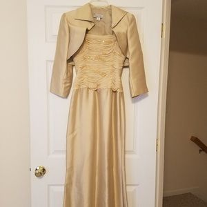 Sz 6 Gold formal dress